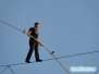 Nik Wallenda nad salonem Forda w Sarasocie
